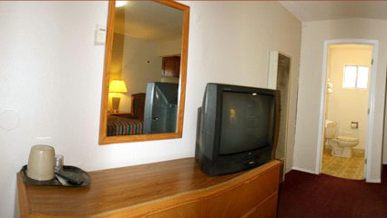 Sunset Inn & Suites — photo 16