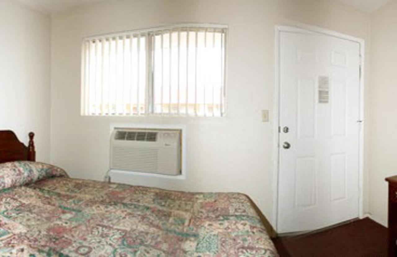 Sunset Inn & Suites — photo 15