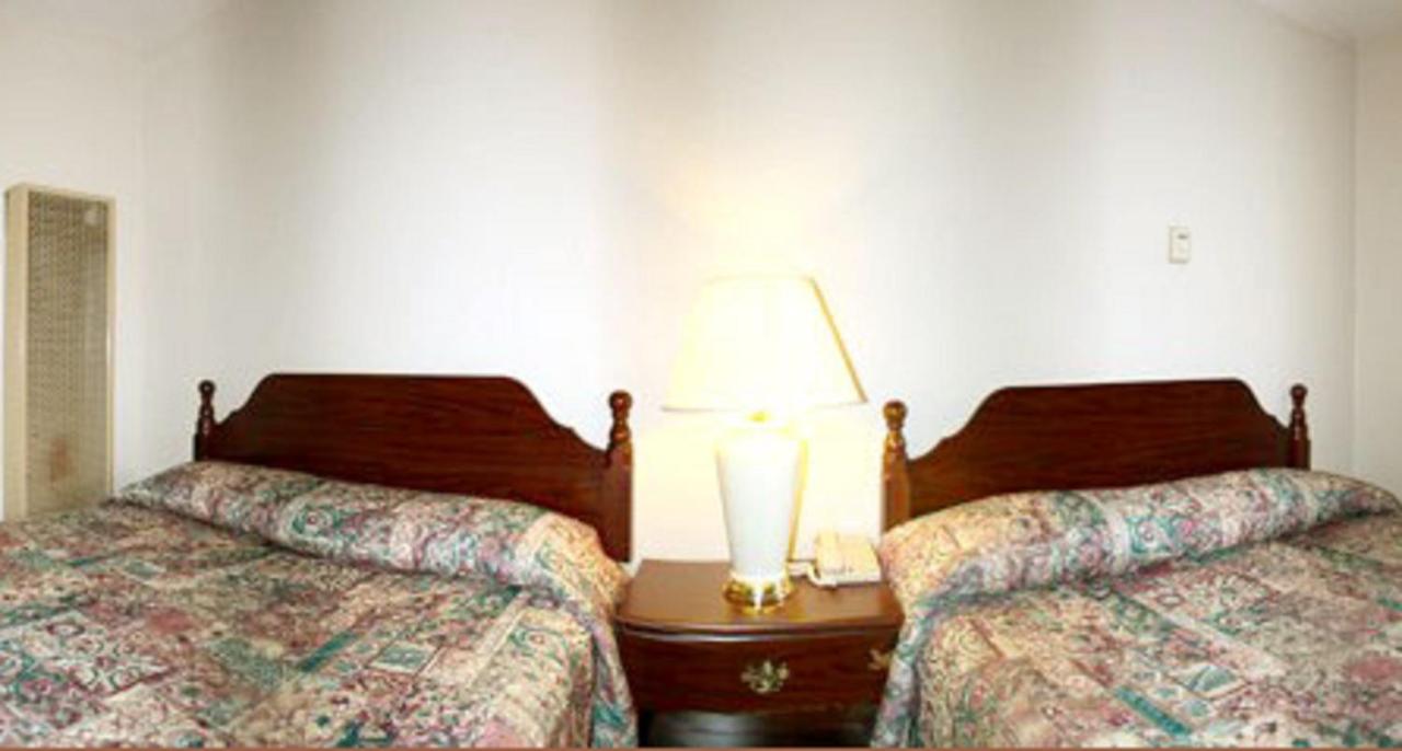 Sunset Inn & Suites — photo 9