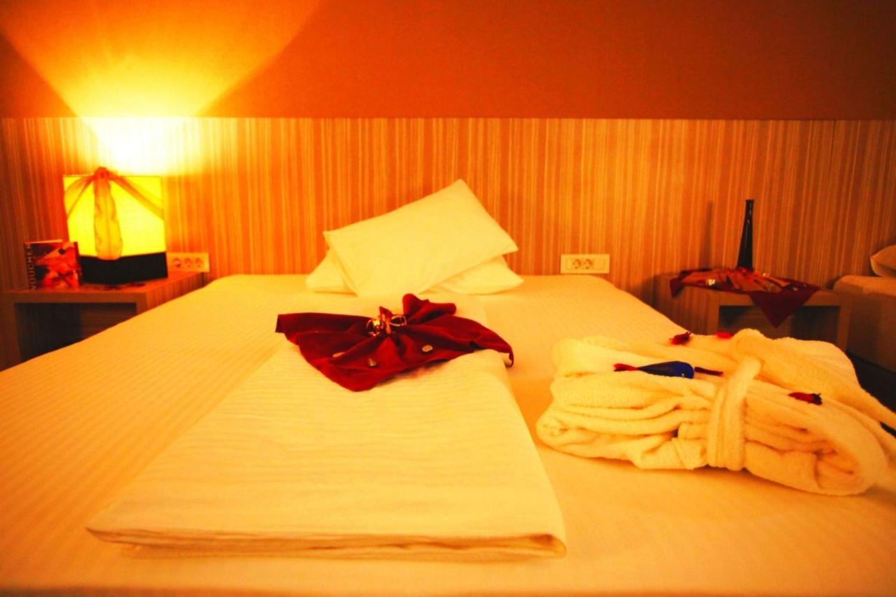 Hollywood Hotel photo