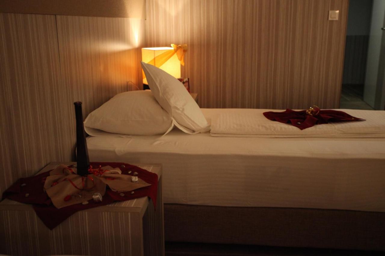 Hollywood Hotel photo