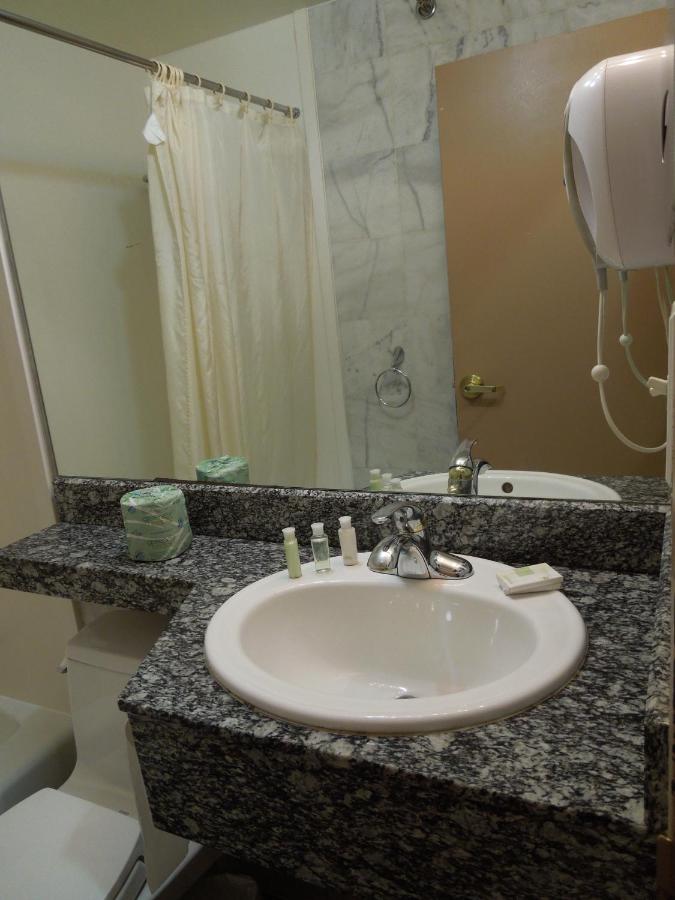 Red Carpet Inn Brooklyn - 3