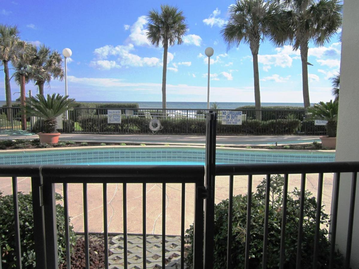 Rooftop swimming pool: Grande Shores Ocean Resorts Condominiums