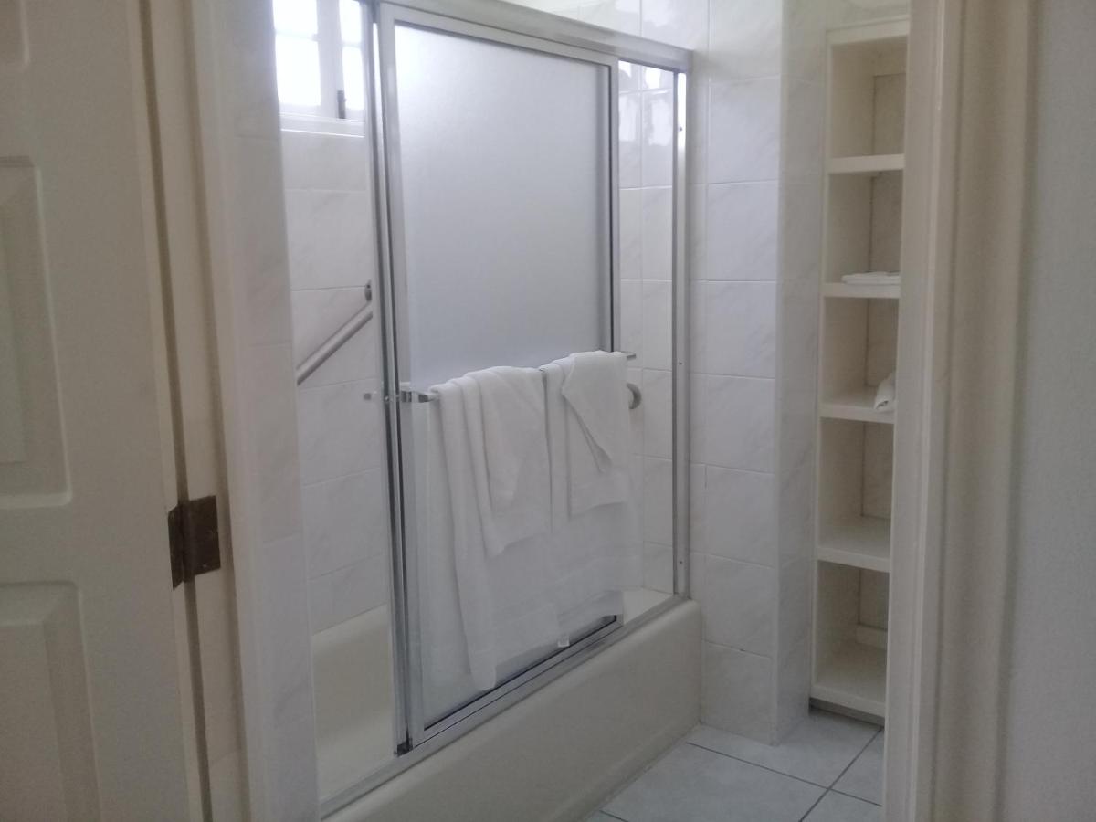 Pink Rock Inn Bed and Breakfast - 3