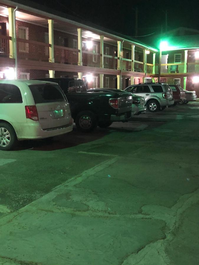 Budget Inn — photo 13