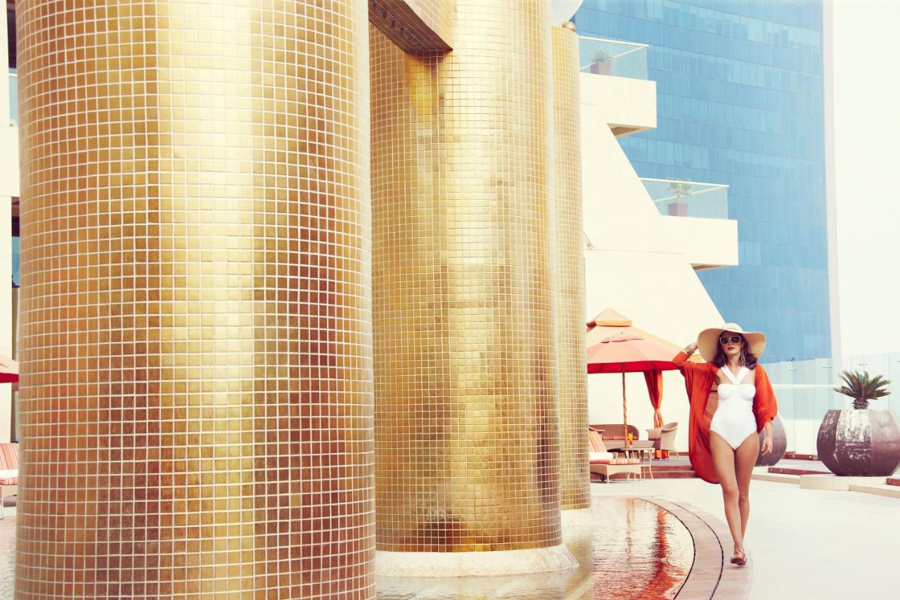 Rooftop swimming pool: Raffles Dubai