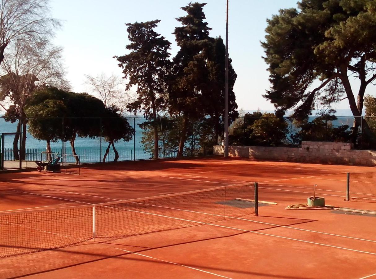 Tennis court: Firule Blue Lagoon