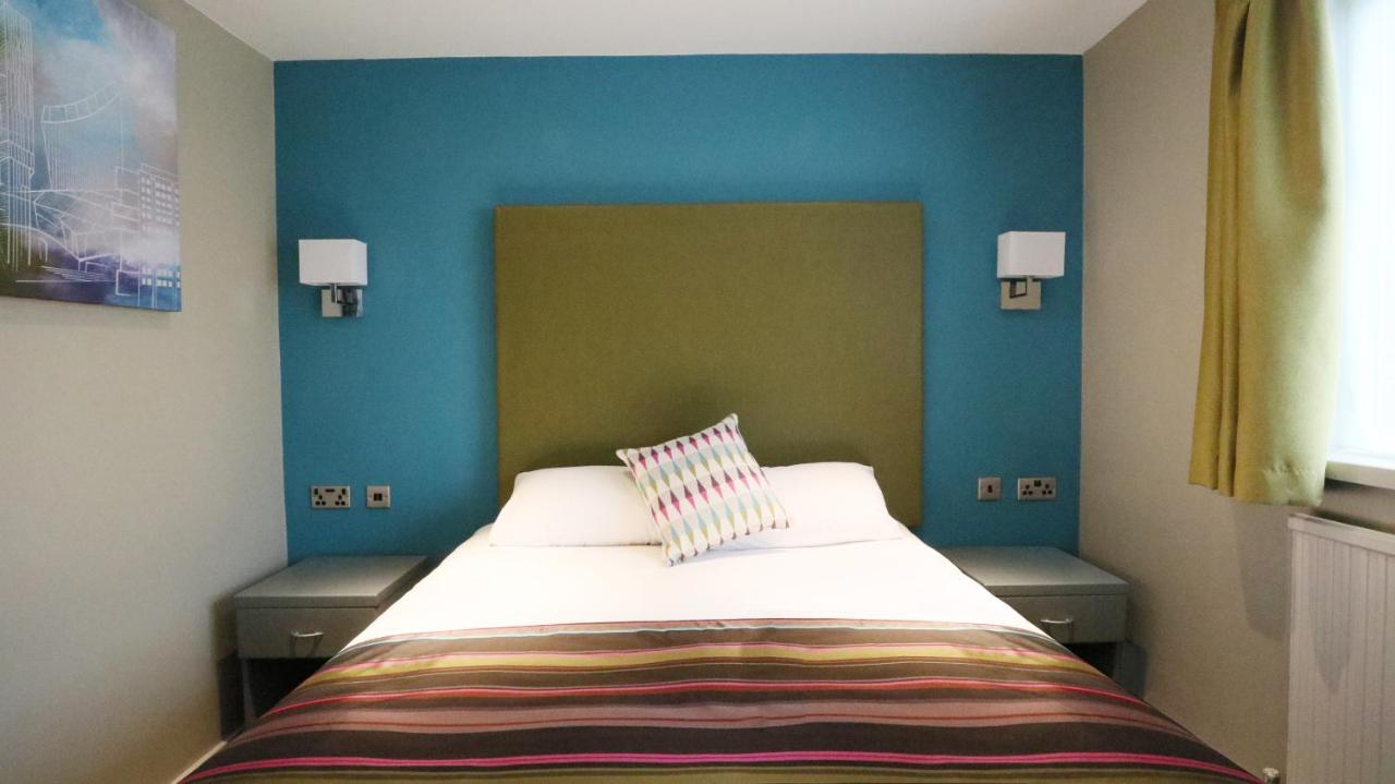 The Victoria Hotel Manchester by Compass Hospitality - Laterooms