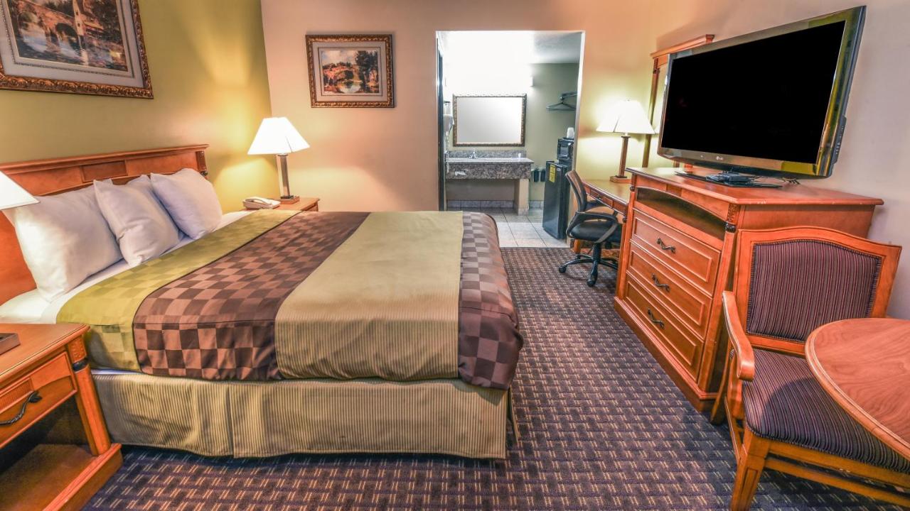 Chariot Inn Glendale - Pasadena — photo 12