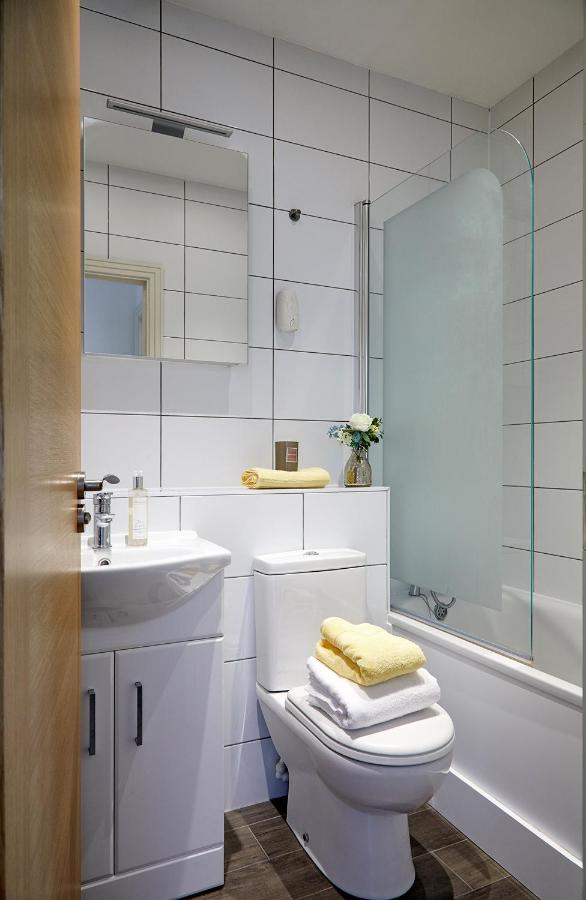Aisiki Living at Upton Rd, Multiple 1, 2, or 3 Bedroom Apartments, King or Twin beds with FREE WIFI and FREE PARKING photo