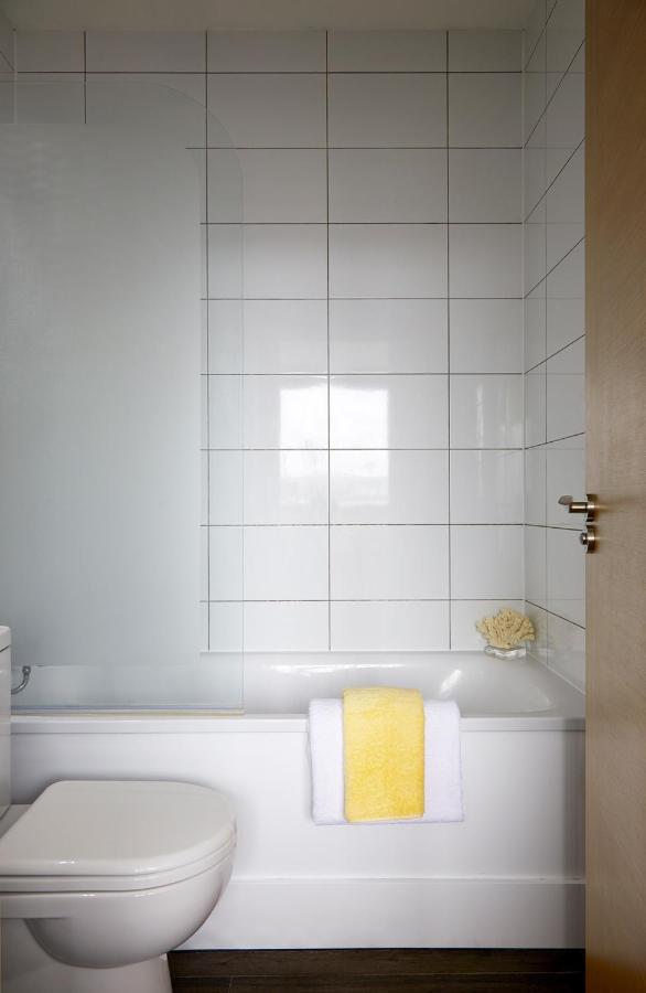Aisiki Living at Upton Rd, Multiple 1, 2, or 3 Bedroom Apartments, King or Twin beds with FREE WIFI and FREE PARKING photo