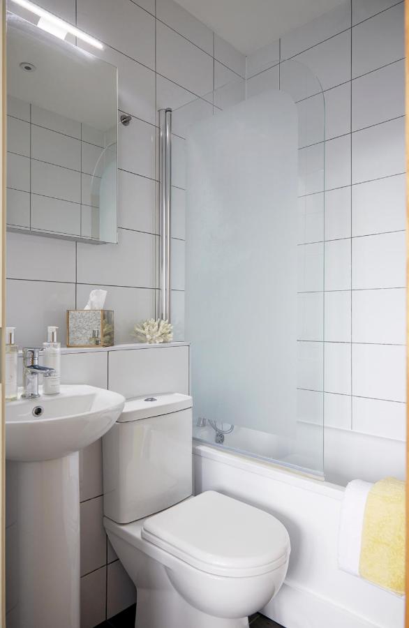 Aisiki Living at Upton Rd, Multiple 1, 2, or 3 Bedroom Apartments, King or Twin beds with FREE WIFI and FREE PARKING photo
