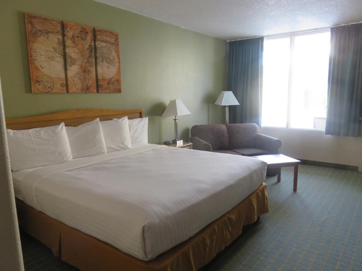 Vista Inn & Suites Fargo, North Dakota — photo 22