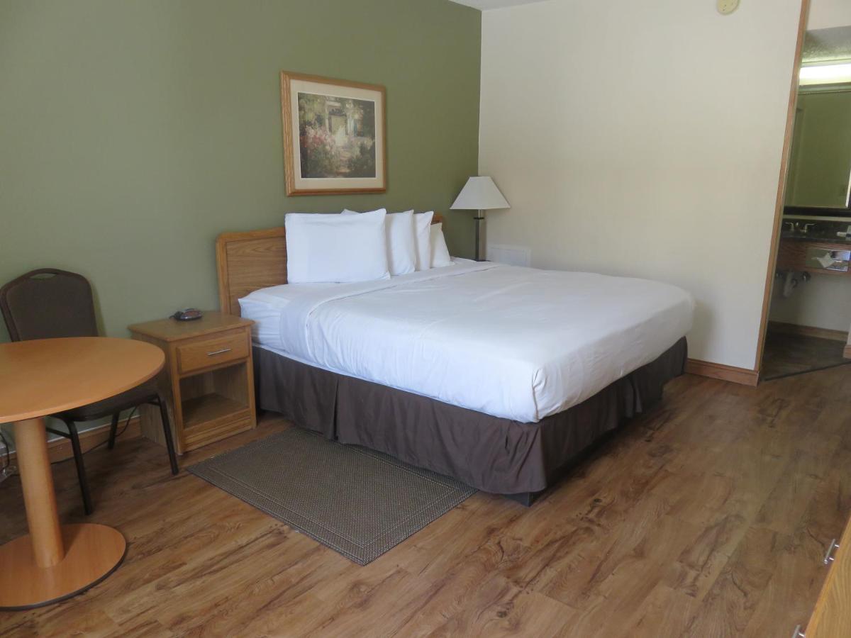 Vista Inn & Suites Fargo, North Dakota — photo 23
