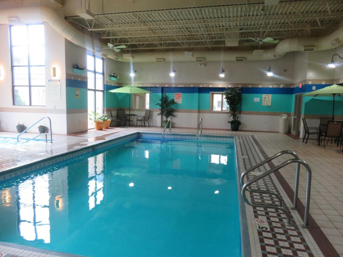 Vista Inn & Suites Fargo, North Dakota — photo 21