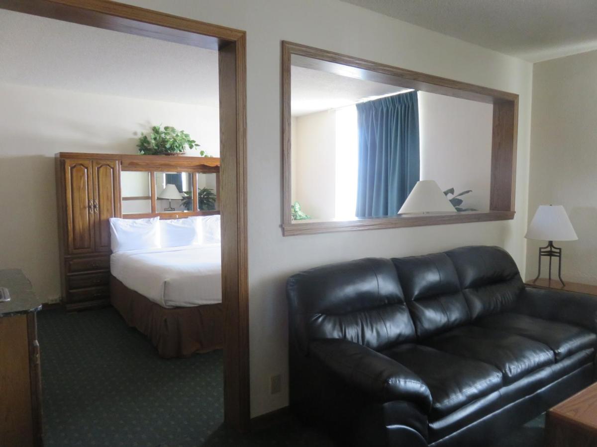 Vista Inn & Suites Fargo, North Dakota — photo 16