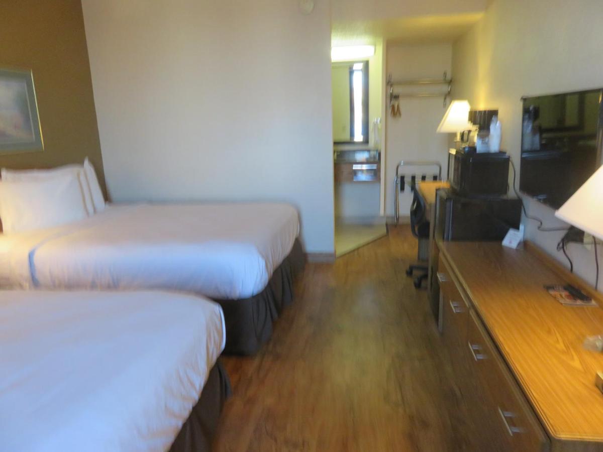 Vista Inn & Suites Fargo, North Dakota — photo 15