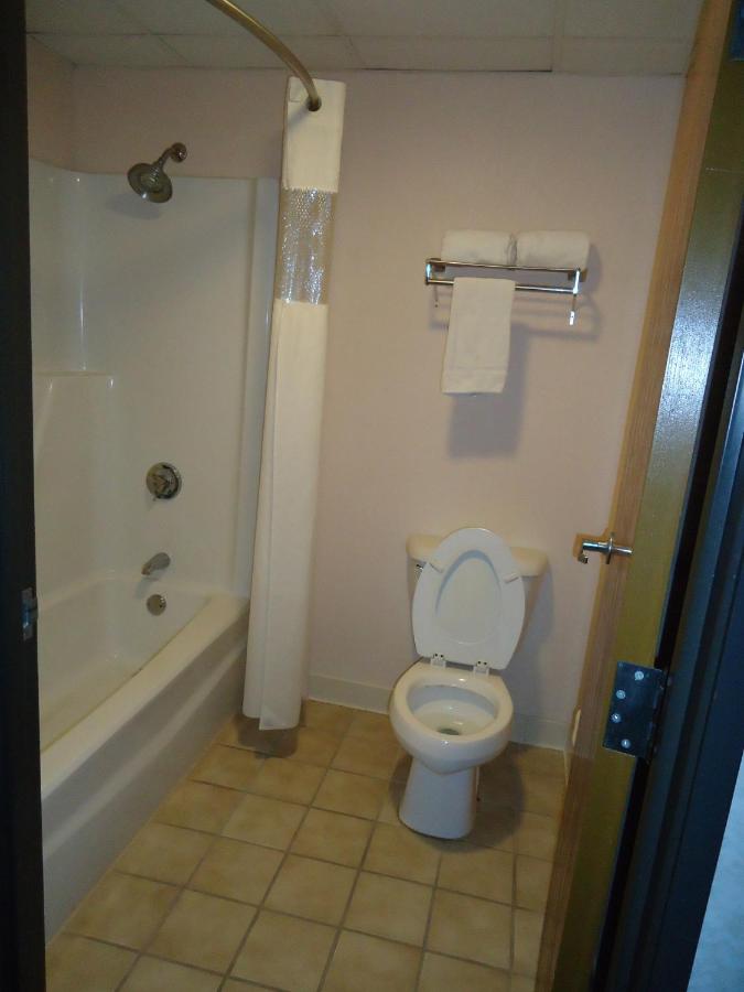 Key West Inn - Baxley — photo 13