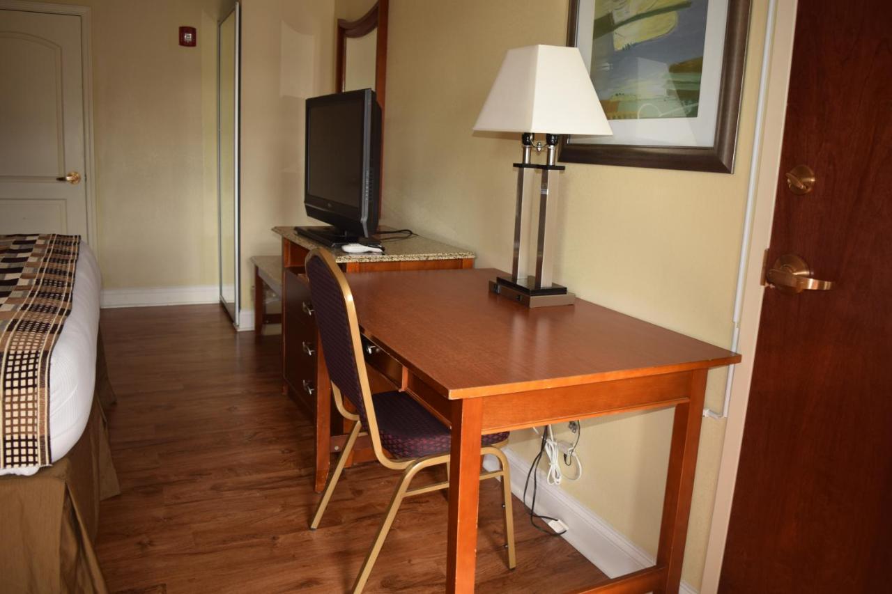 Atkinson Inn & Suites — photo 4