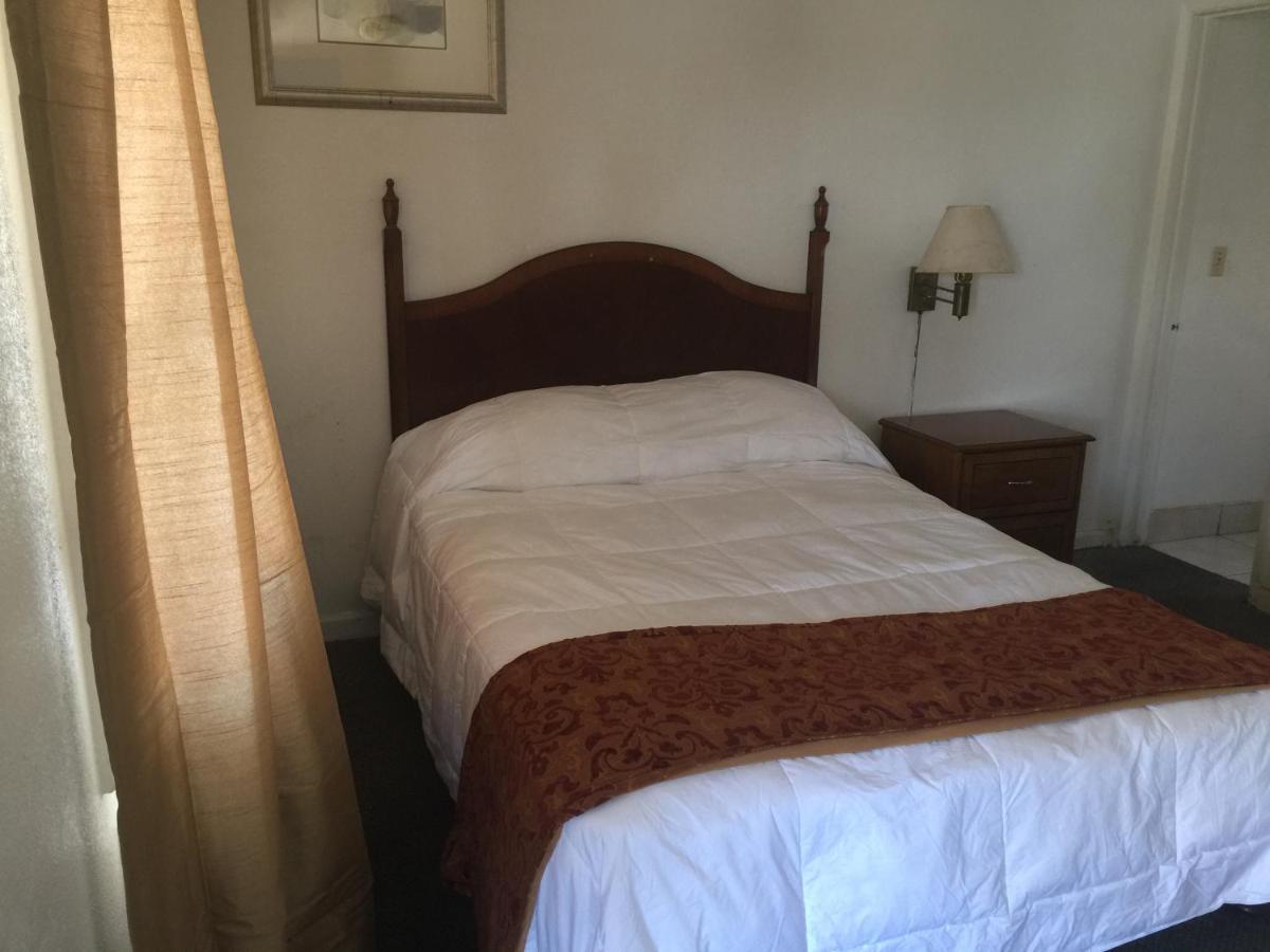 Frontier Motel — photo 10