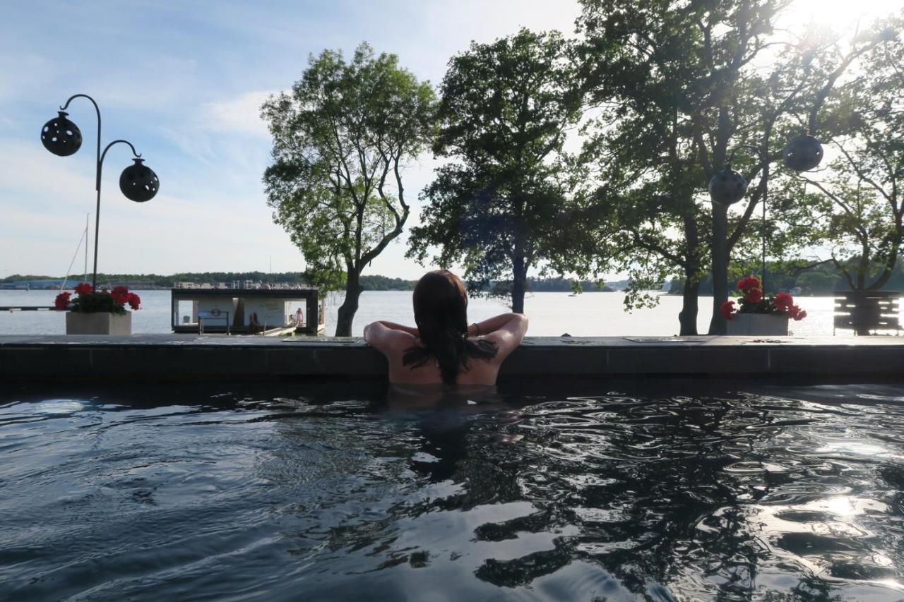 Heated swimming pool: Gränsö Slott Hotel & Spa