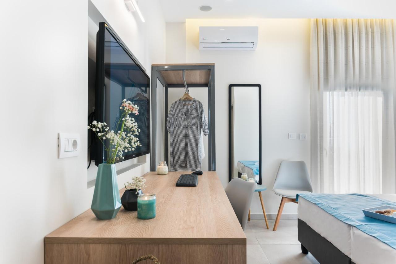 Santorini Main Square - 5