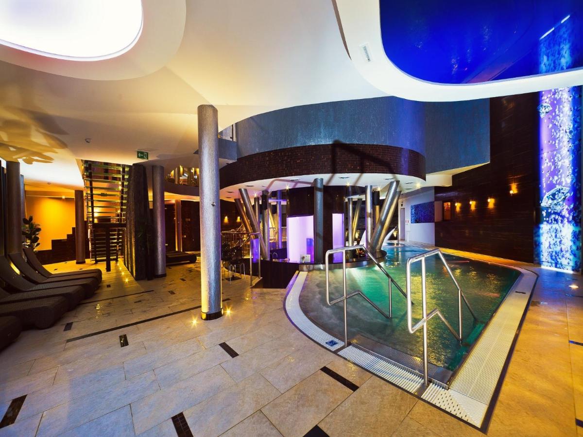 Heated swimming pool: Blue Diamond Hotel Active SPA