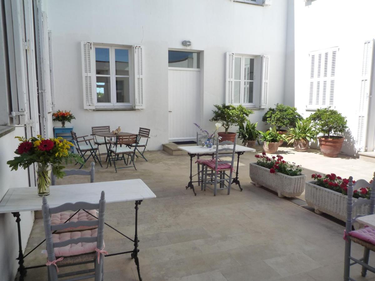 Bed and Breakfast Gallo Colorao - Only Adults, Montrás, Spain ...
