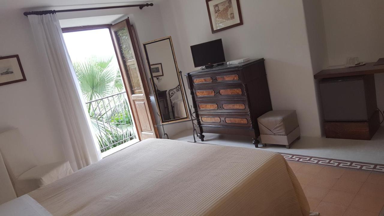 Hotel Santa Marina Antica Foresteria photo