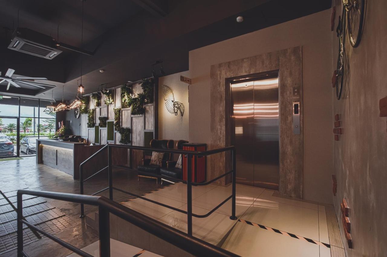 V3 Hotel & Residence Seri Alam - 2