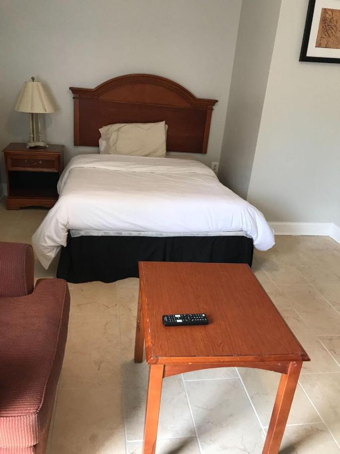Red Carpet Inn / Bouton Inn — photo 16
