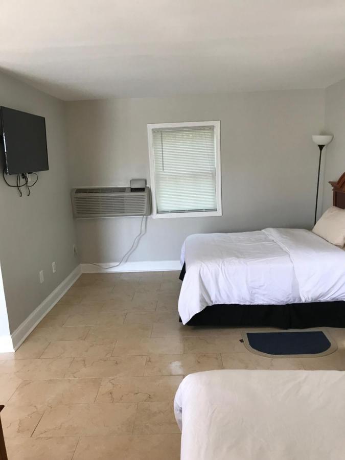 Red Carpet Inn / Bouton Inn — photo 15