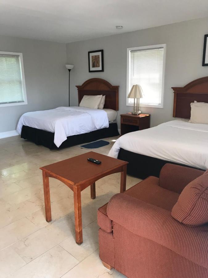 Red Carpet Inn / Bouton Inn — photo 2