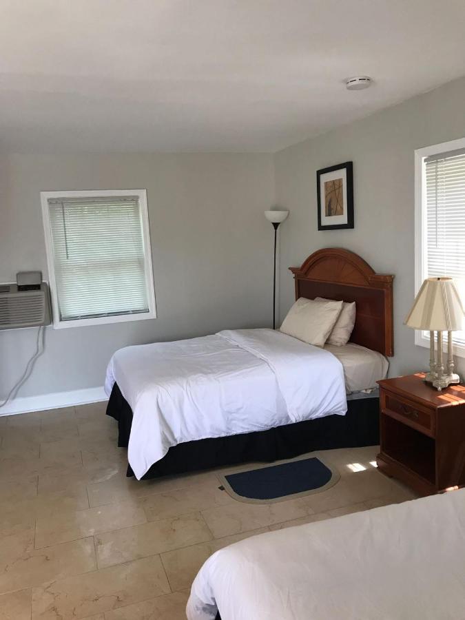 Red Carpet Inn / Bouton Inn — photo 7