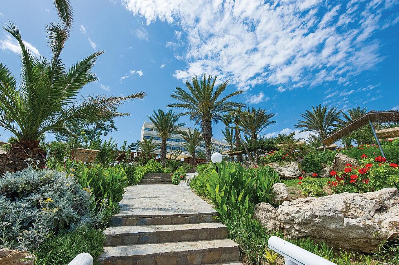 Crystal Springs Beach Hotel photo