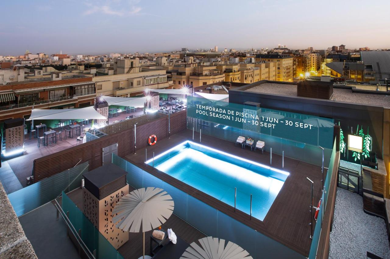 Rooftop swimming pool: Novotel Madrid Center