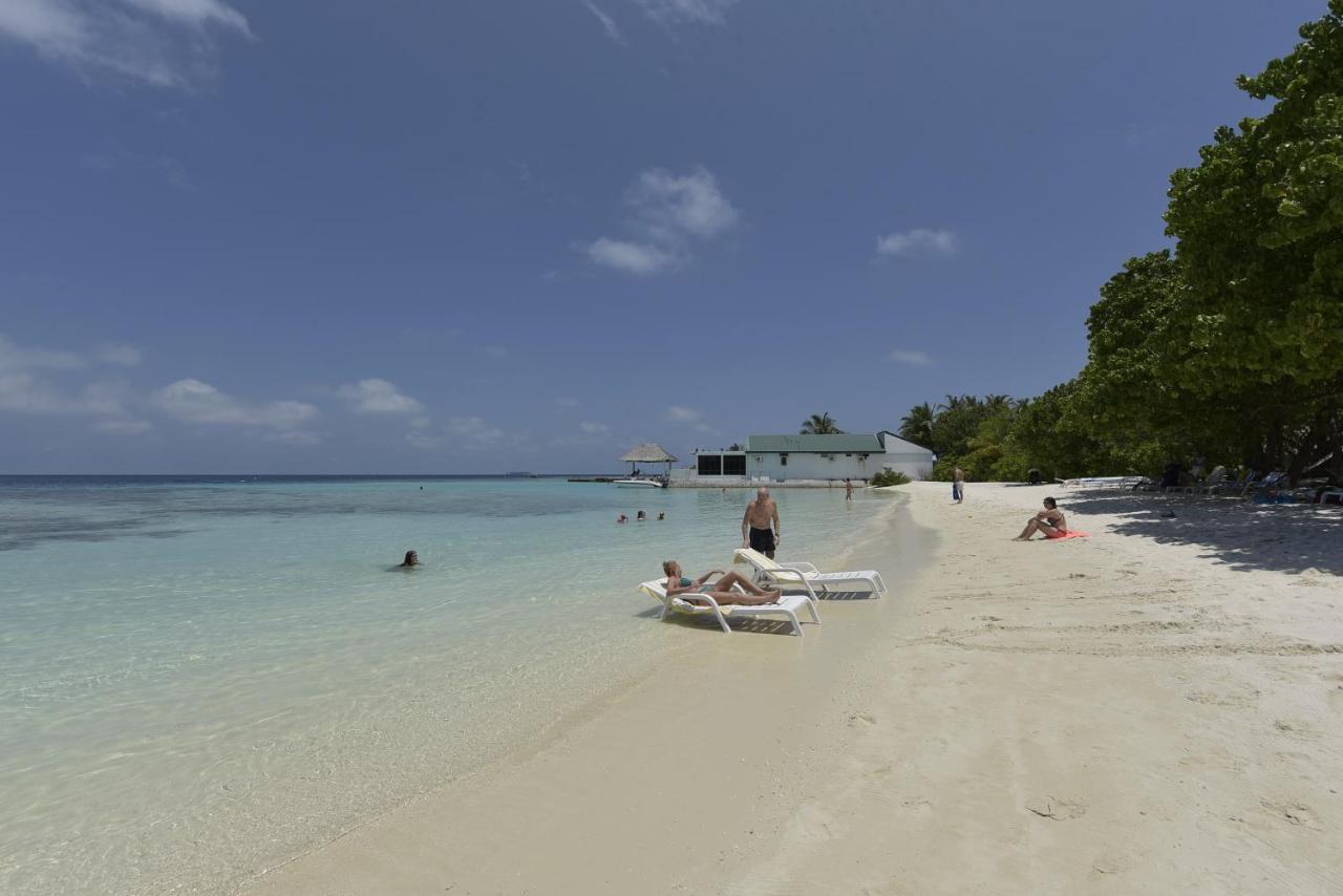 Beach: Holiday Village Retreat