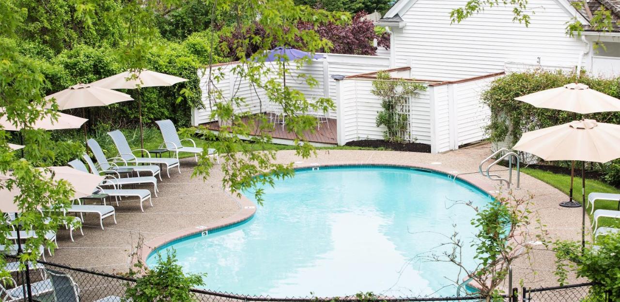 Heated swimming pool: Queen Anne Inn