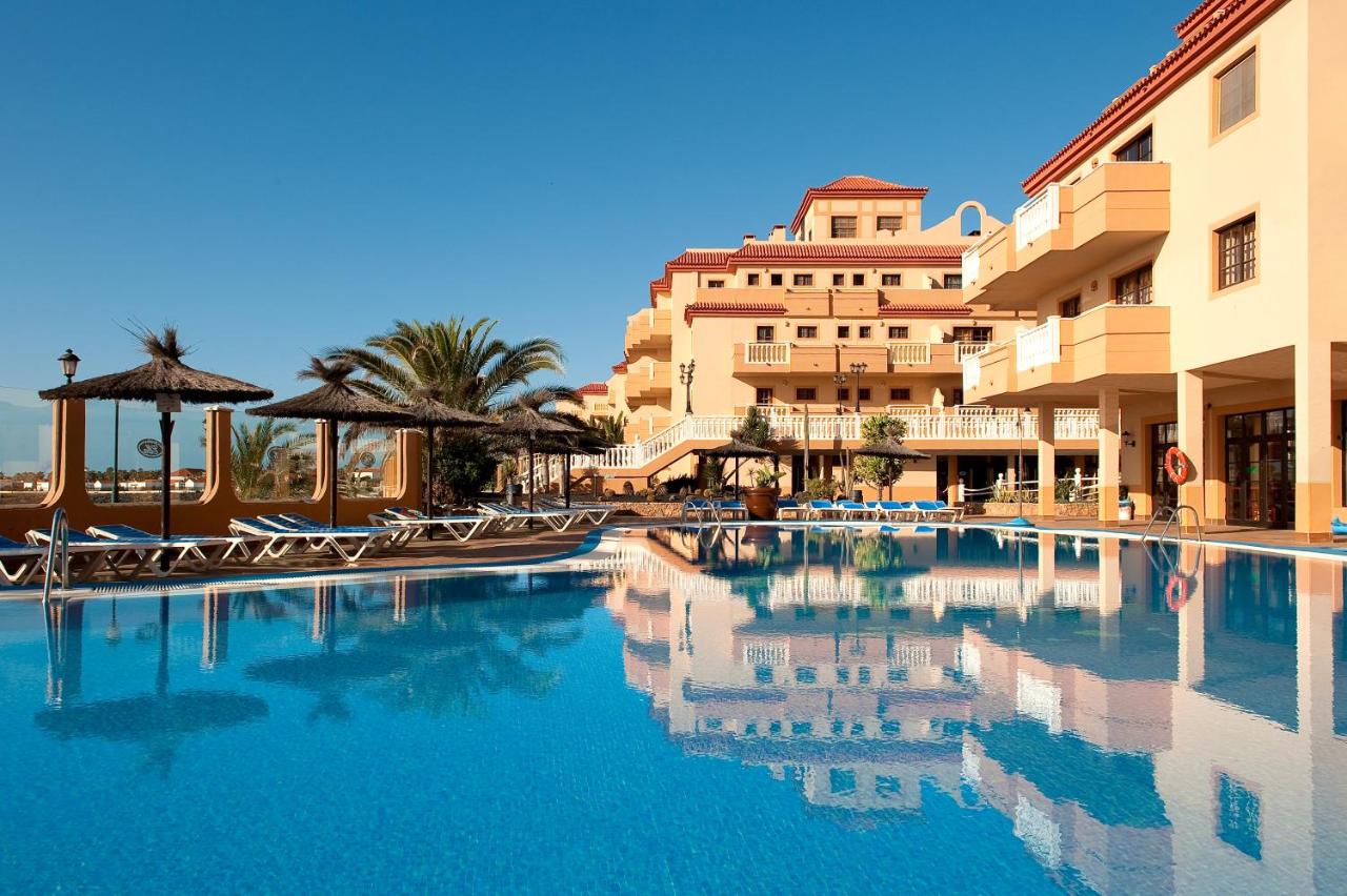 Heated swimming pool: Elba Castillo San Jorge & Antigua Suite Hotel