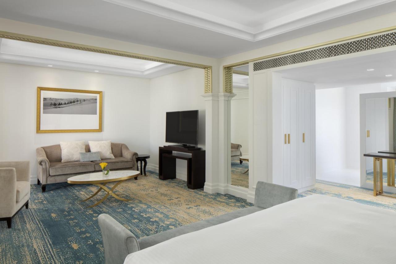 Radisson Blu Hotel, Dubai Deira Creek photo