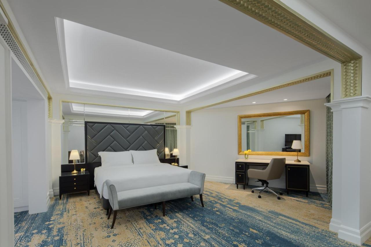 Radisson Blu Hotel, Dubai Deira Creek photo