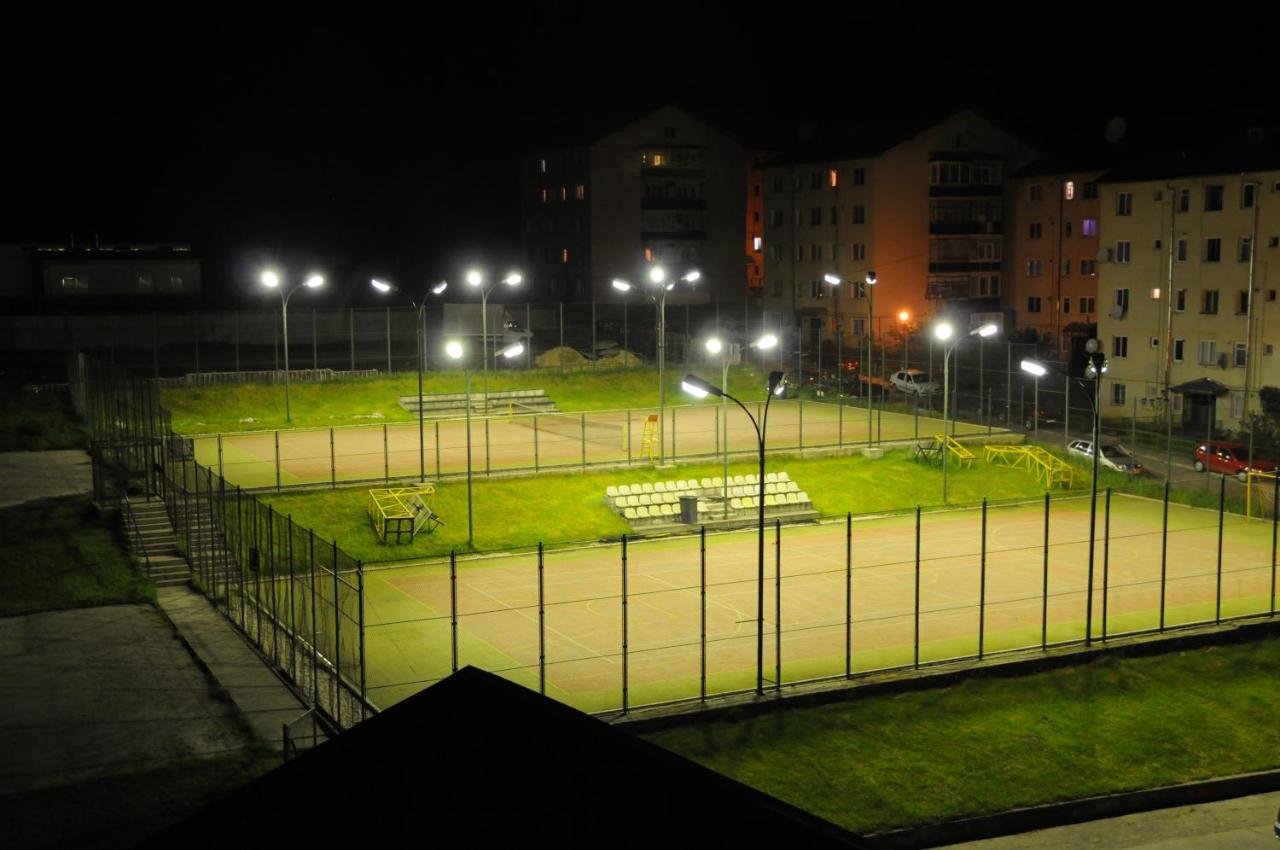 Tennis court: Hotel Silva Busteni