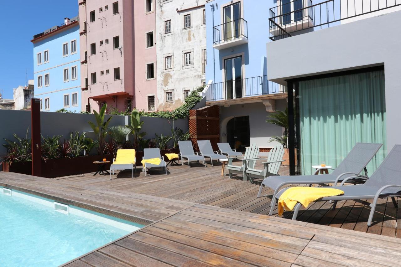 Heated swimming pool: Light Blue Apartments - Downtown Lisbon