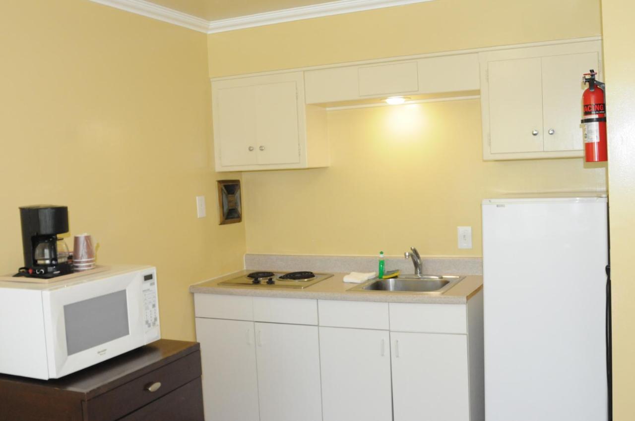 Oasis Inn & Suites — photo 13