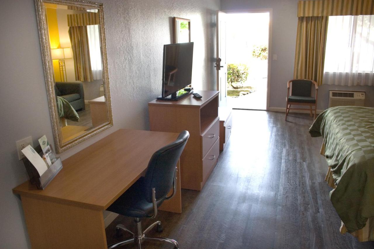 Queen Motel — photo 21