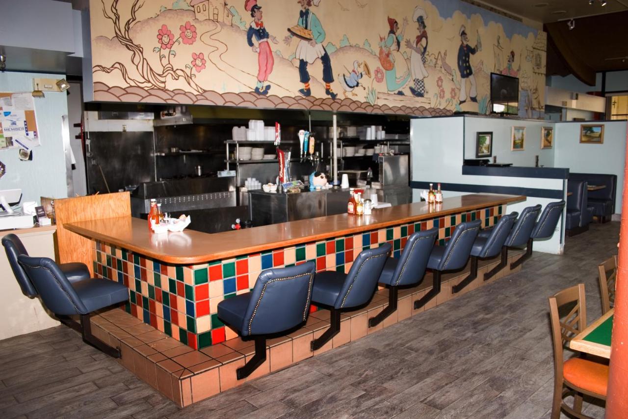 Queen Motel — photo 18