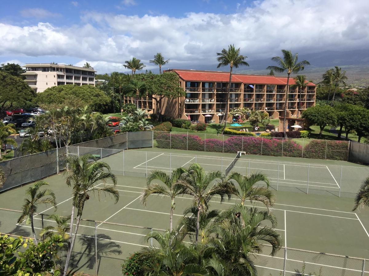 Tennis court: Maui-LICIOUS by the Beach