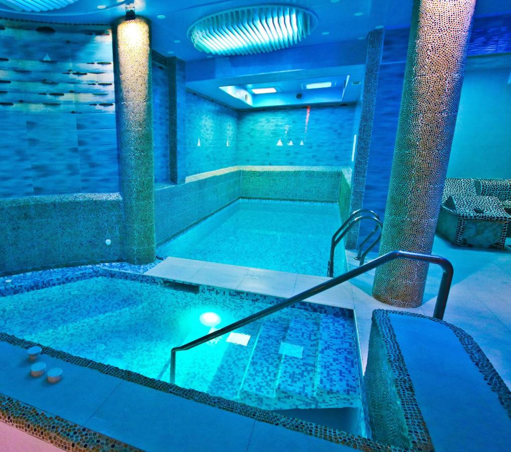 Heated swimming pool: Sole Mio Apartment & Wellness