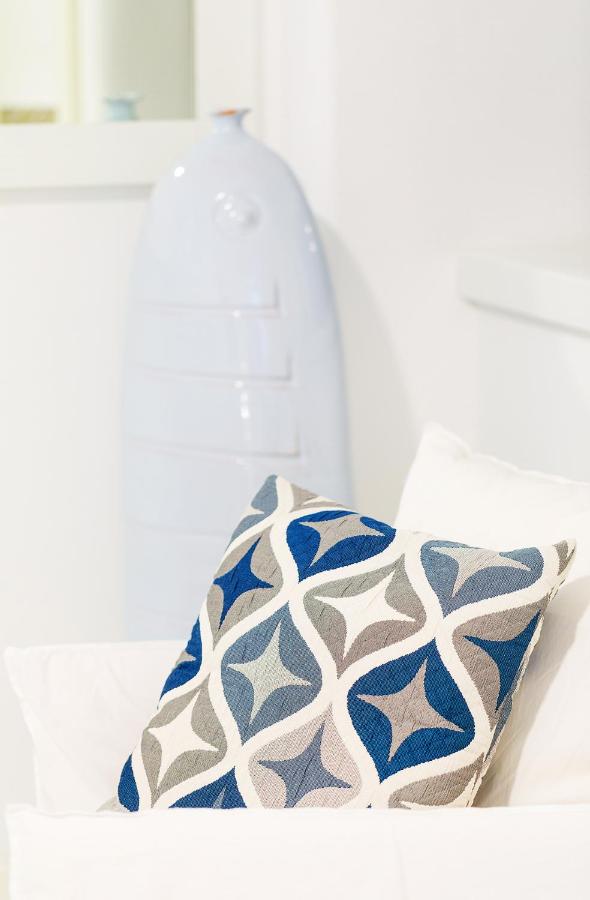 White Stylish Apartments photo