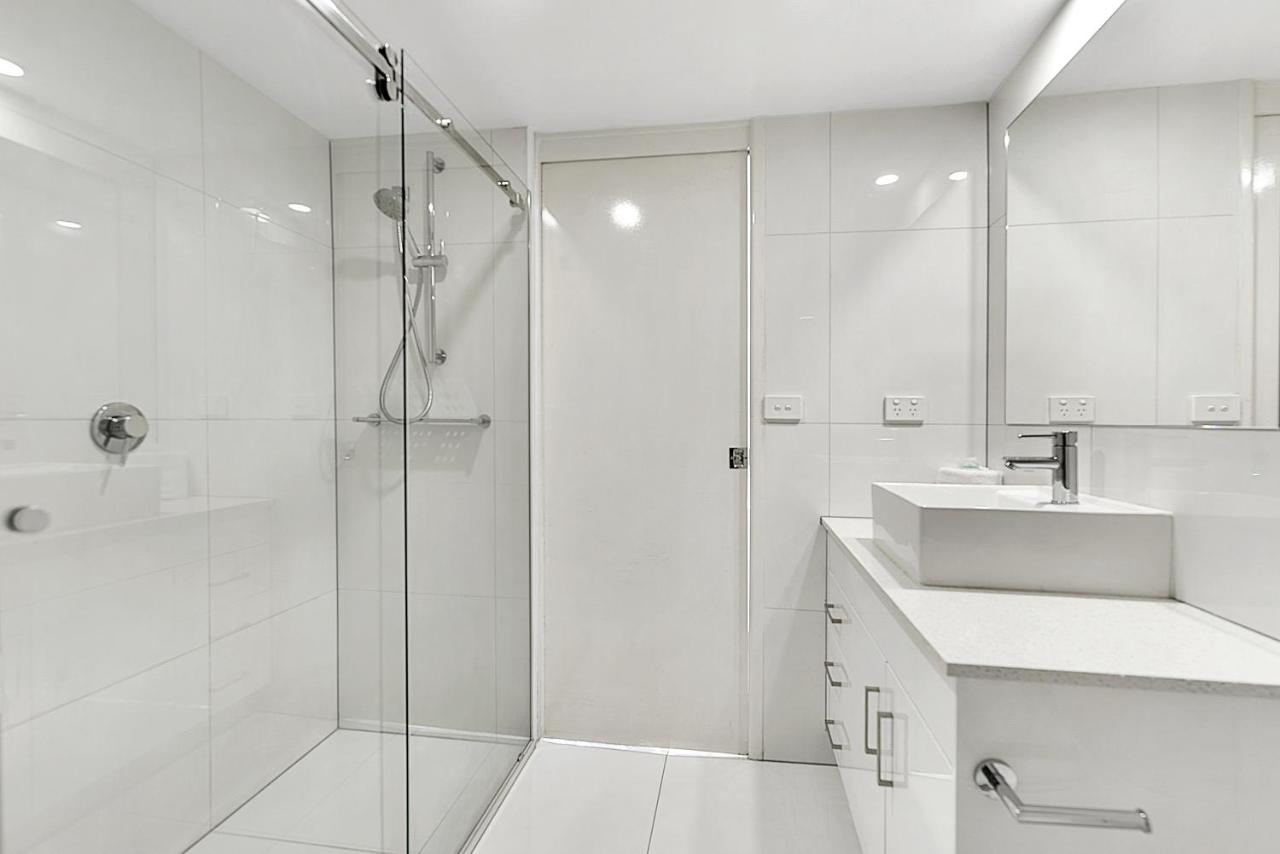 Surfers Century Oceanside Apartments photo
